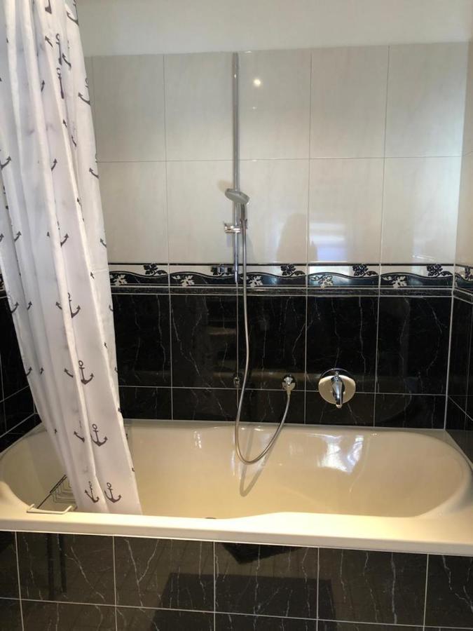 Grenznahe Ferienwohnung Mit 4 Schlafzimmern Гренцах-Вилен Экстерьер фото